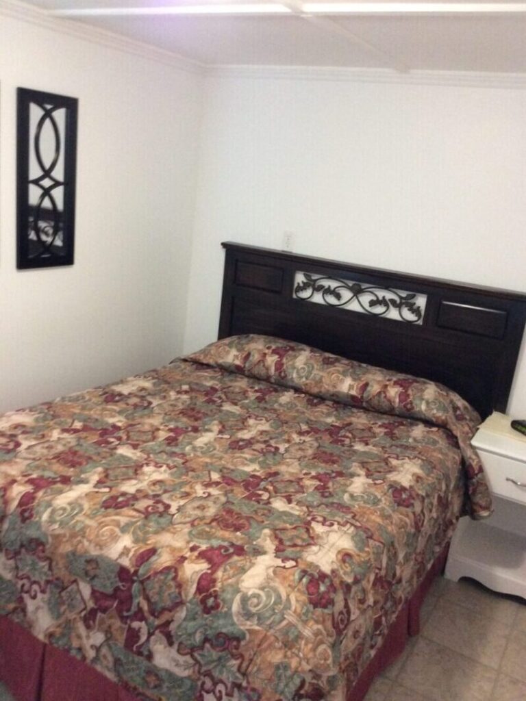 room 3 queen bed